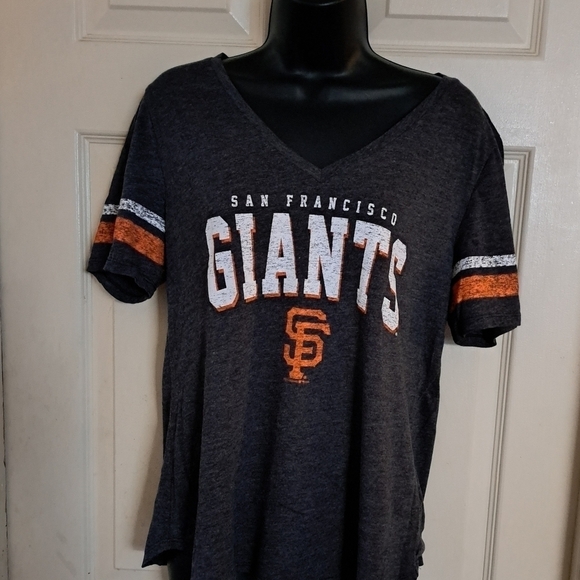 Genuine merchandise graphic T-Shirt - Picture 1 of 3
